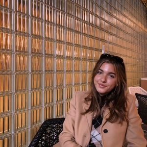 Meet your Posher, Carolina